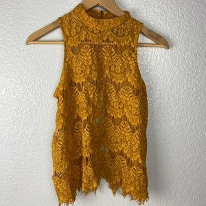 Inny lace detail top